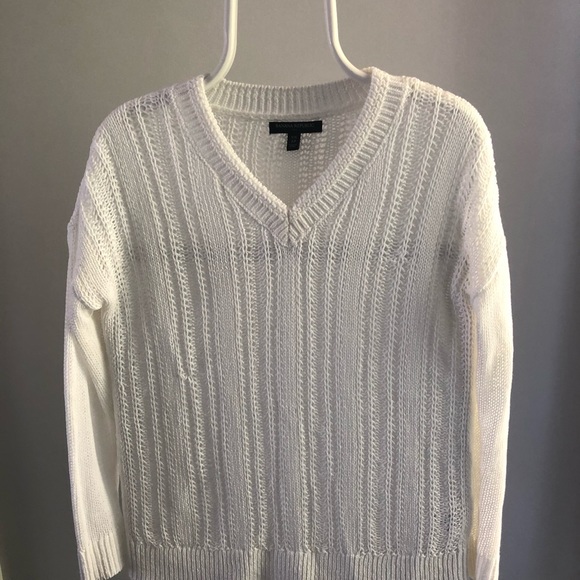 White tennis sweater - Picture 2 of 4